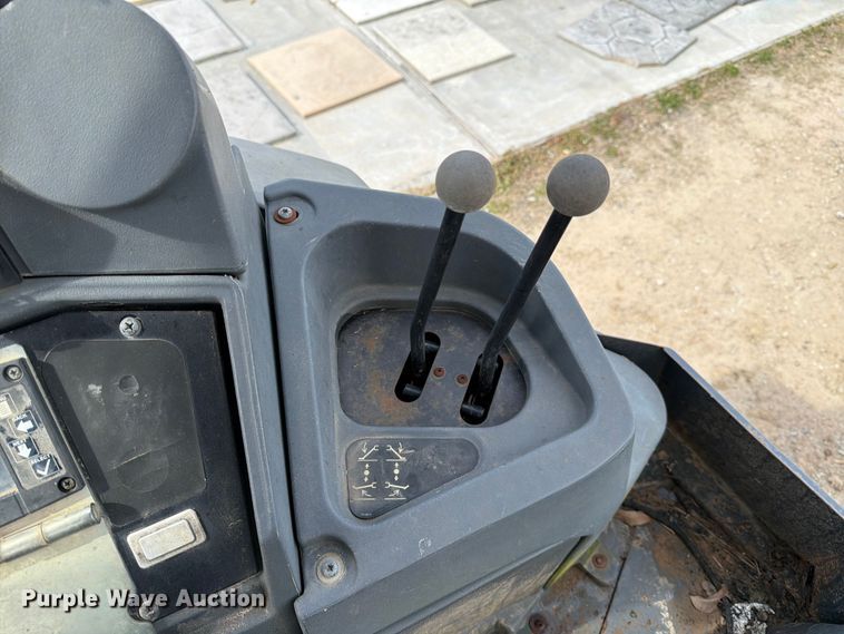 image for item ED5122 2011 John Deere 310J backhoe