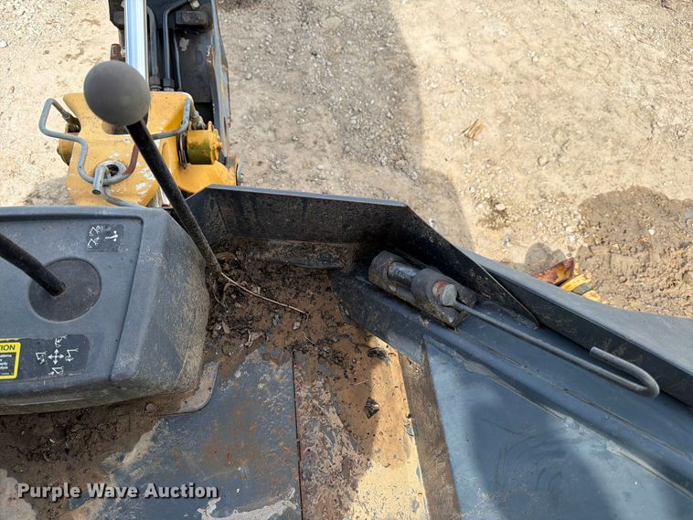 image for item ED5122 2011 John Deere 310J backhoe