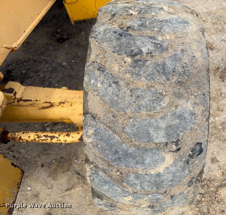 image for item ED5122 2011 John Deere 310J backhoe