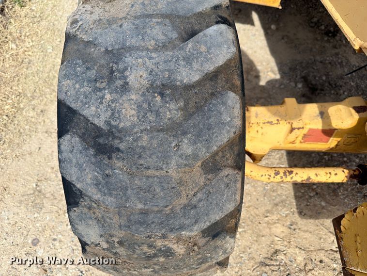 image for item ED5122 2011 John Deere 310J backhoe