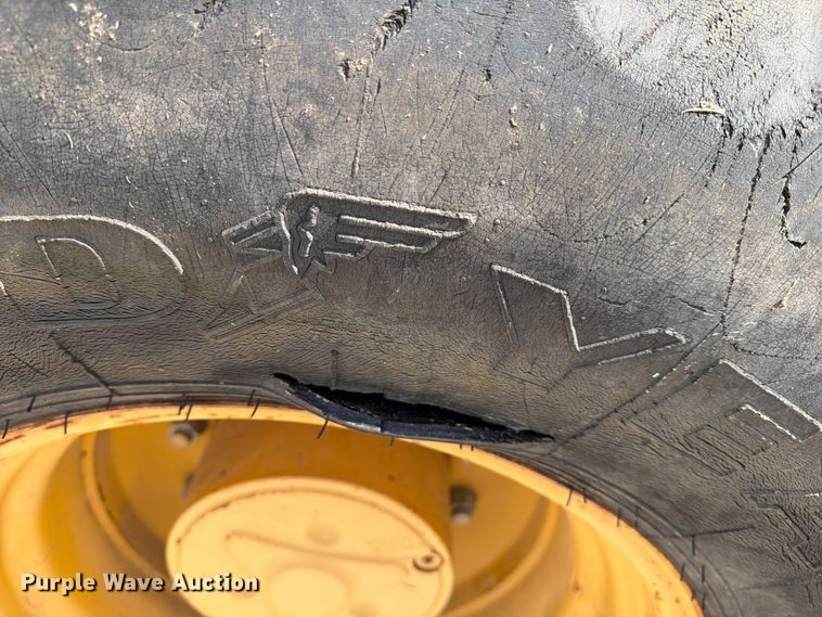 image for item ED5122 2011 John Deere 310J backhoe