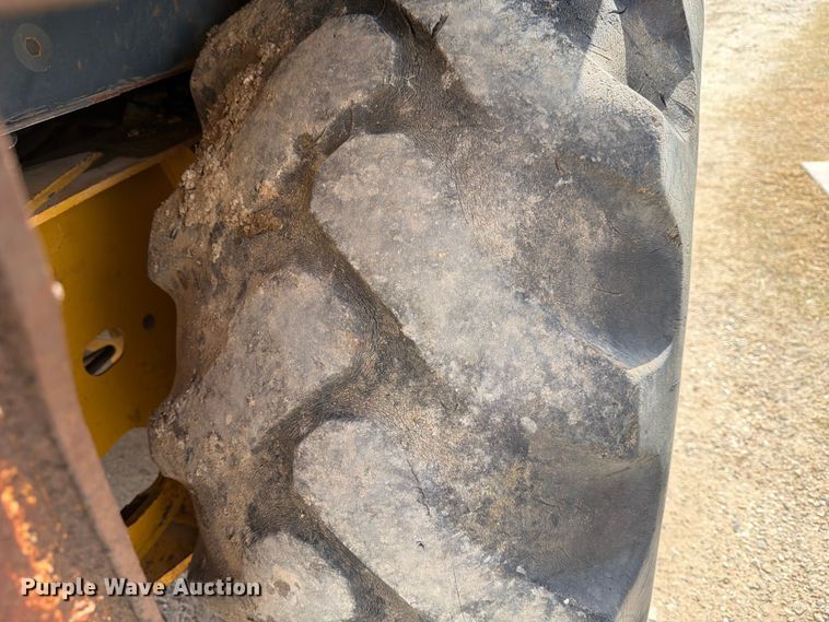 image for item ED5122 2011 John Deere 310J backhoe