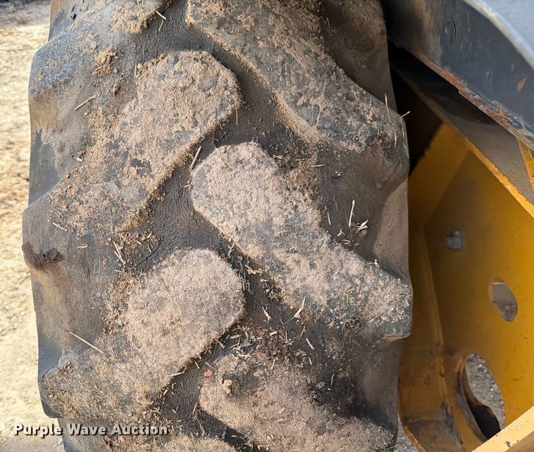 image for item ED5122 2011 John Deere 310J backhoe