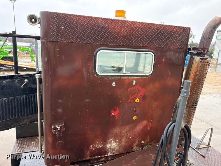 image for item EE1395 Kenworth 853 semi truck