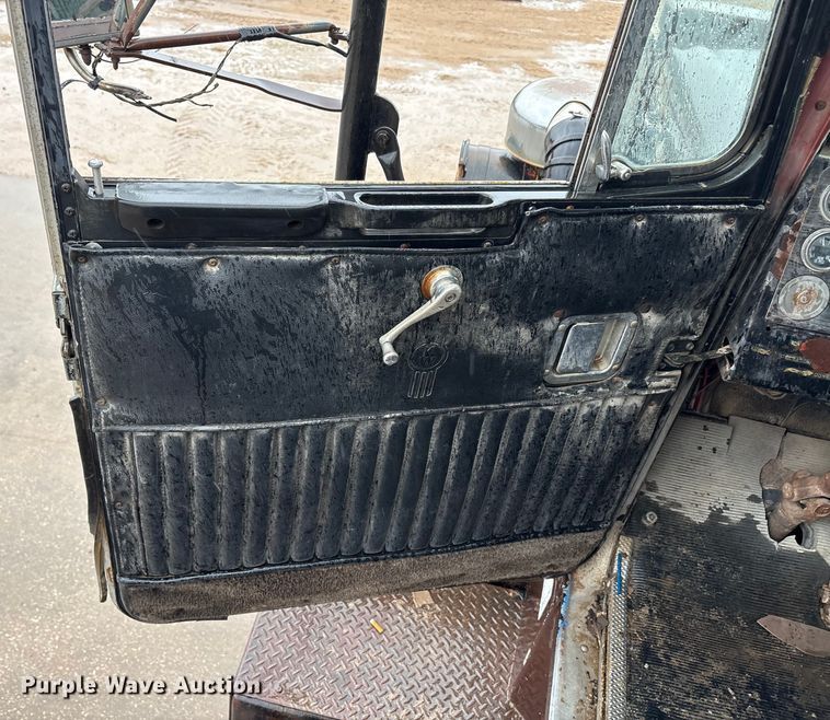 image for item EE1395 Kenworth 853 semi truck