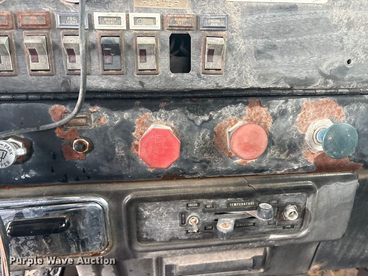 image for item EE1395 Kenworth 853 semi truck