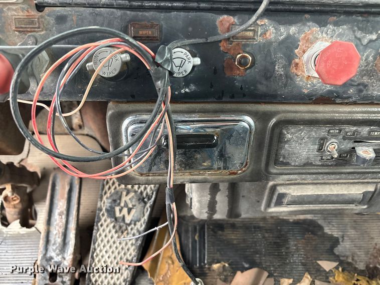 image for item EE1395 Kenworth 853 semi truck