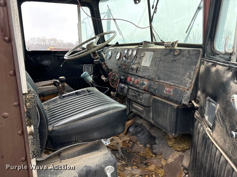 image for item EE1395 Kenworth 853 semi truck