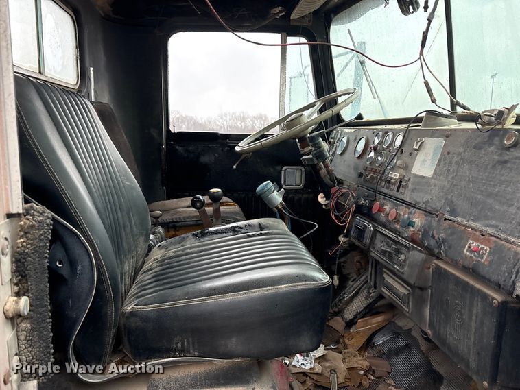 image for item EE1395 Kenworth 853 semi truck