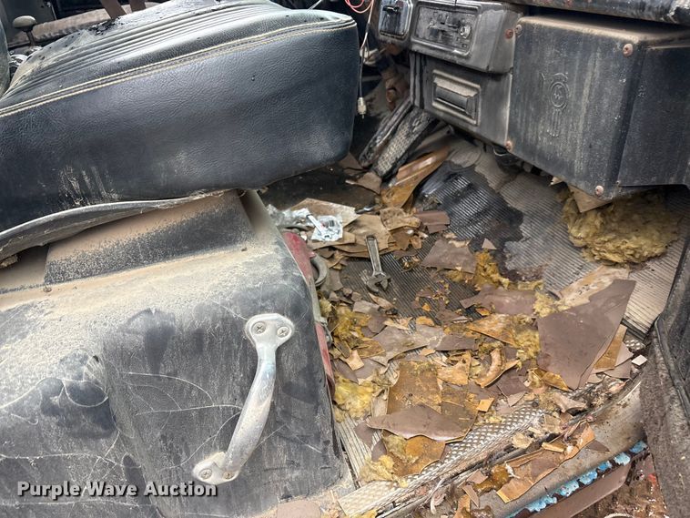 image for item EE1395 Kenworth 853 semi truck