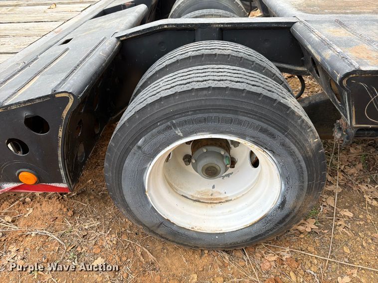 image for item EE1409 1989 Cozad lowboy equipment trailer