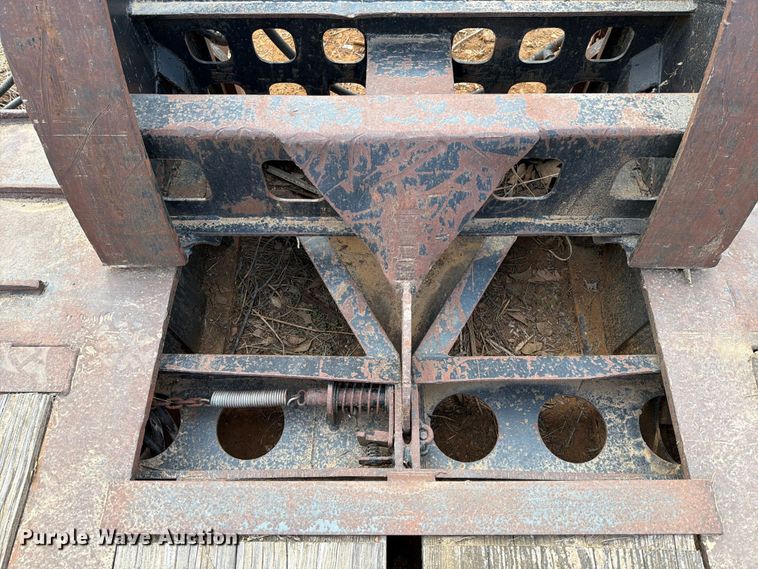 image for item EE1412 1985 Cozad lowboy equipment trailer