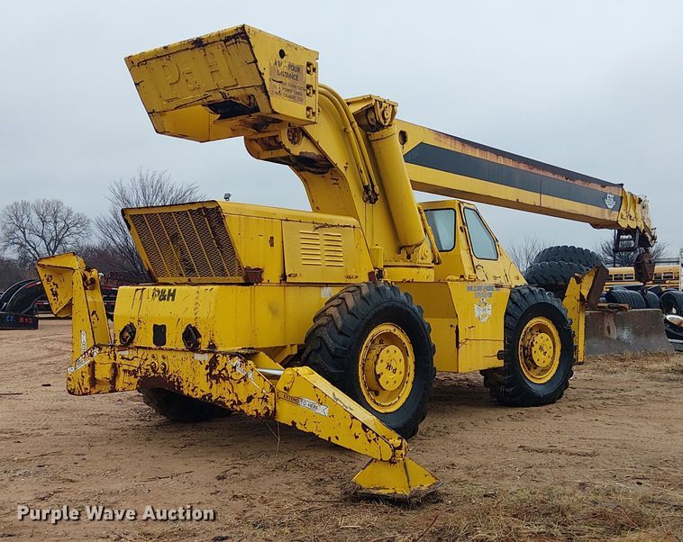 image for item EE1433 P&H crane truck