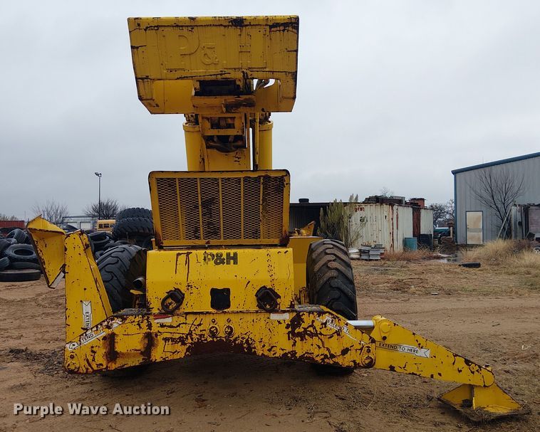 image for item EE1433 P&H crane truck