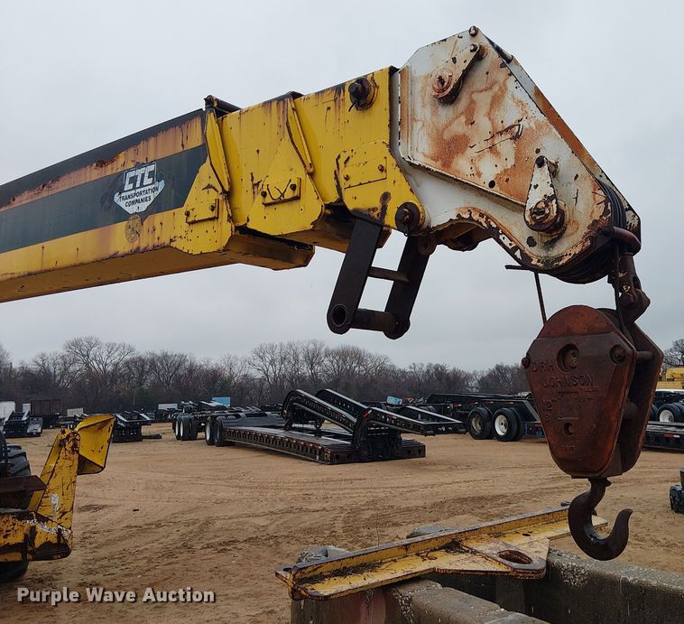 image for item EE1433 P&H crane truck