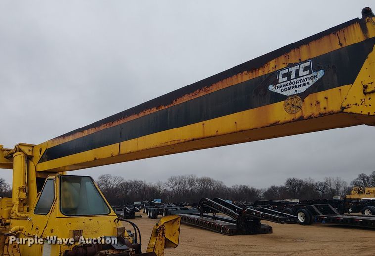 image for item EE1433 P&H crane truck