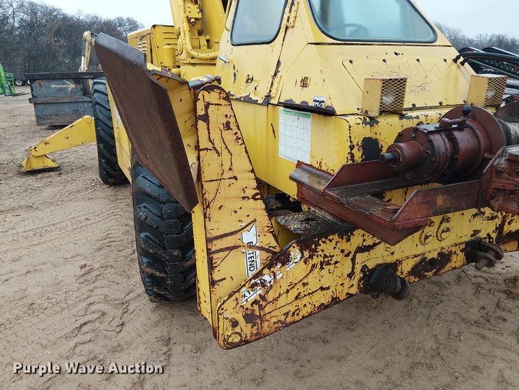 image for item EE1433 P&H crane truck