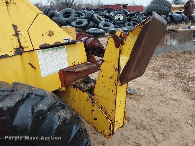 image for item EE1433 P&H crane truck