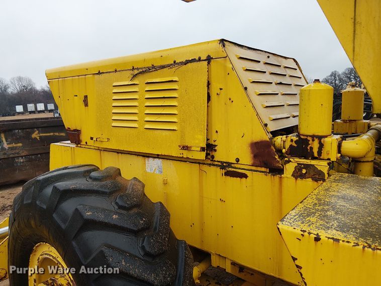 image for item EE1433 P&H crane truck