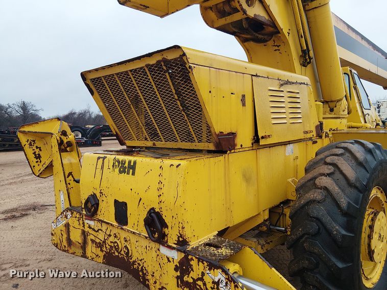 image for item EE1433 P&H crane truck