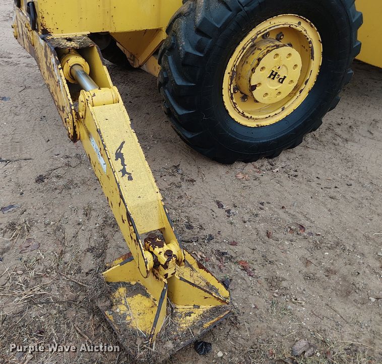 image for item EE1433 P&H crane truck