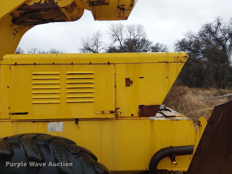 image for item EE1433 P&H crane truck