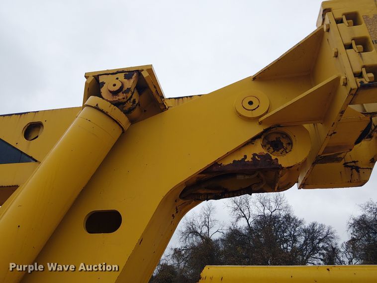 image for item EE1433 P&H crane truck