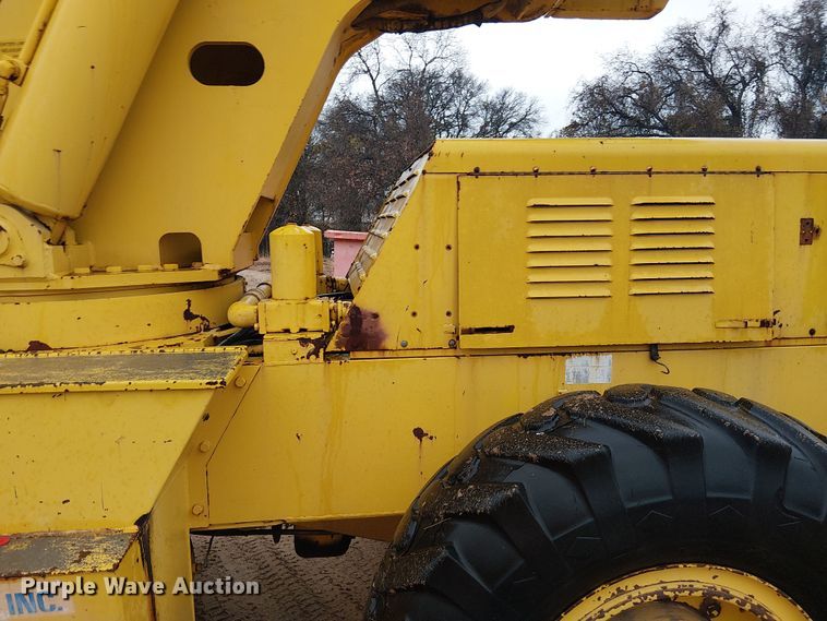 image for item EE1433 P&H crane truck