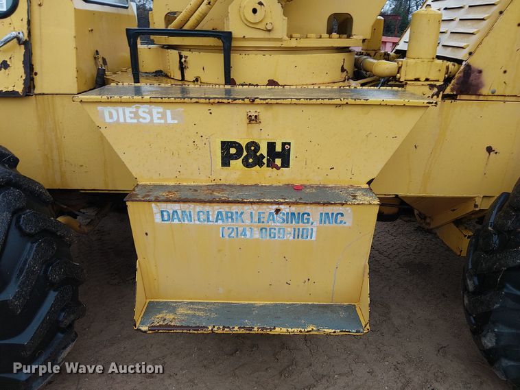 image for item EE1433 P&H crane truck