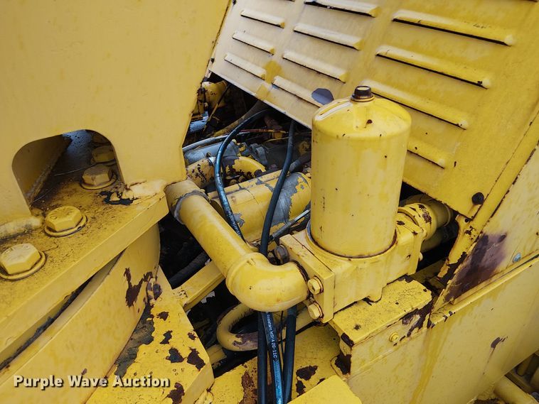 image for item EE1433 P&H crane truck