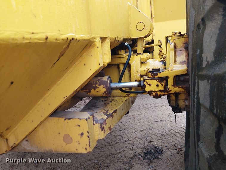 image for item EE1433 P&H crane truck