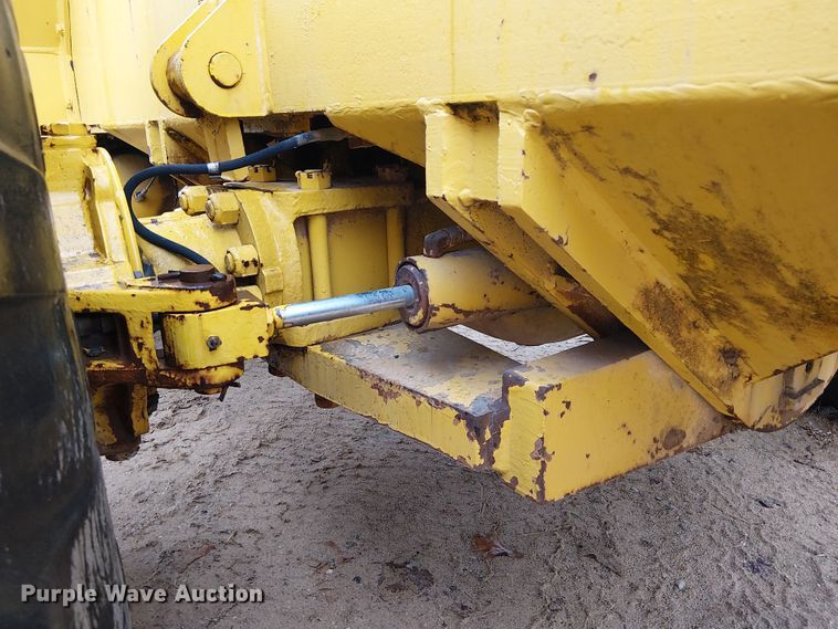 image for item EE1433 P&H crane truck