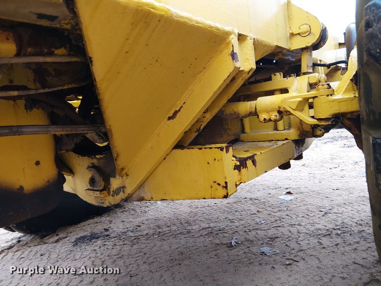 image for item EE1433 P&H crane truck