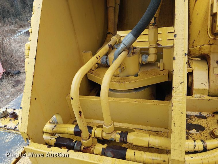 image for item EE1433 P&H crane truck