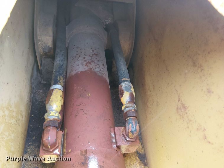 image for item EE1433 P&H crane truck