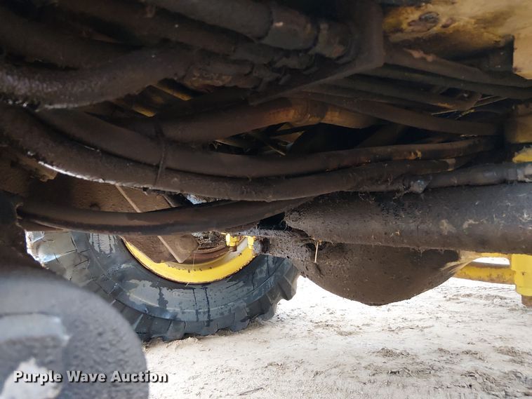 image for item EE1433 P&H crane truck