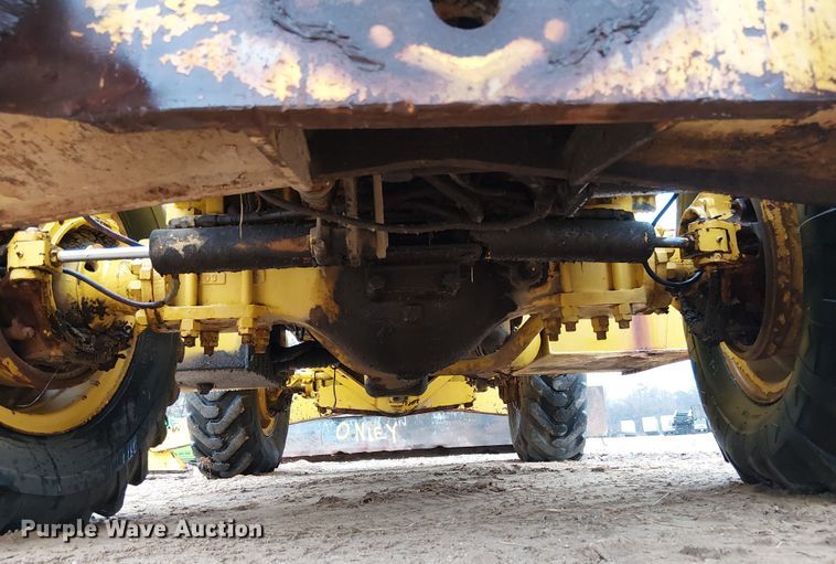 image for item EE1433 P&H crane truck