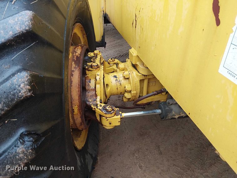 image for item EE1433 P&H crane truck