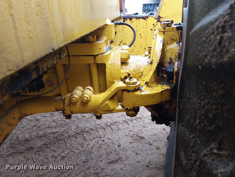 image for item EE1433 P&H crane truck