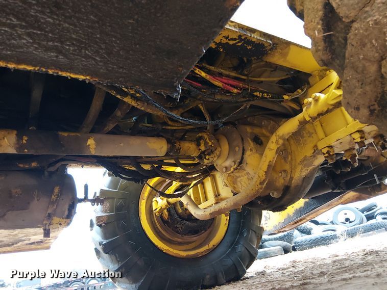 image for item EE1433 P&H crane truck