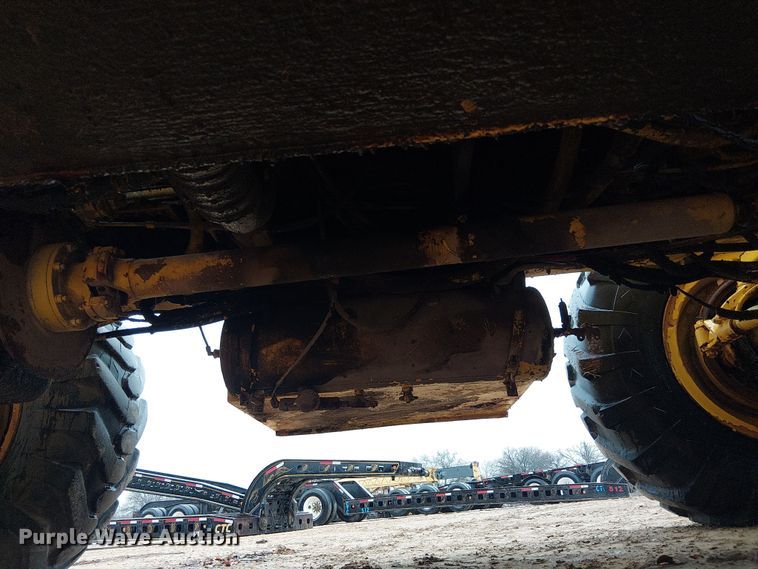 image for item EE1433 P&H crane truck