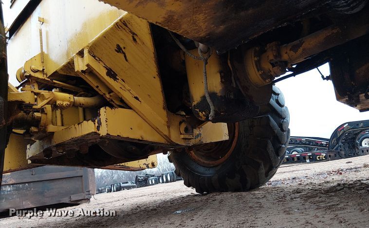 image for item EE1433 P&H crane truck