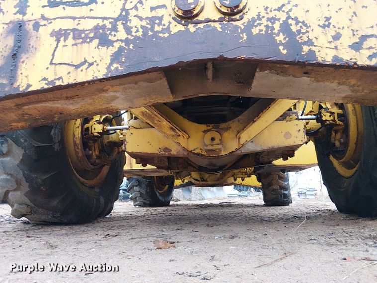 image for item EE1433 P&H crane truck