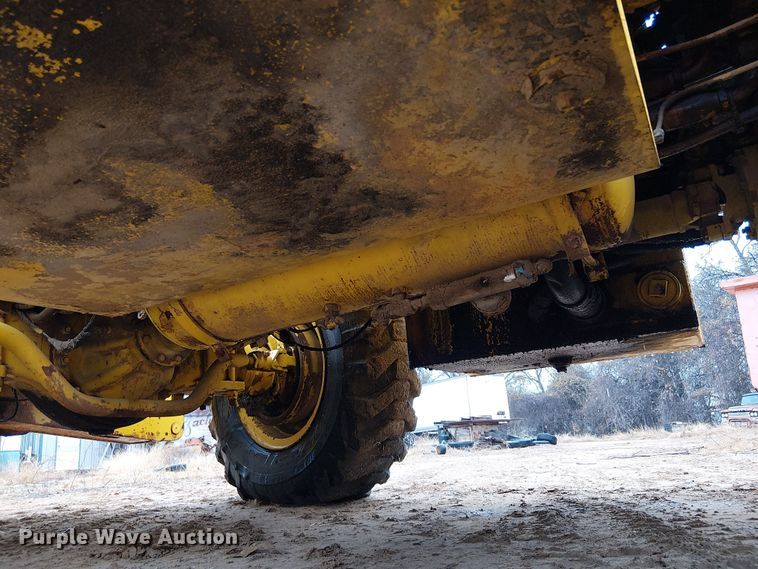 image for item EE1433 P&H crane truck