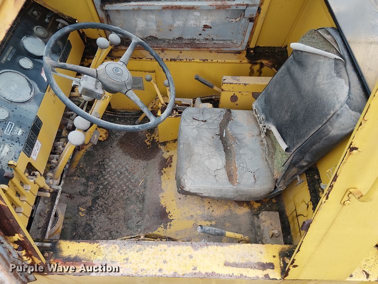 image for item EE1433 P&H crane truck