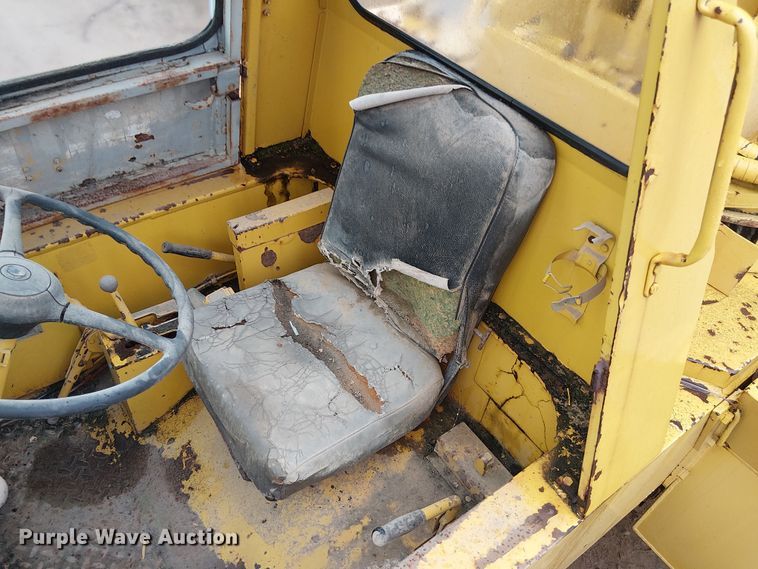 image for item EE1433 P&H crane truck