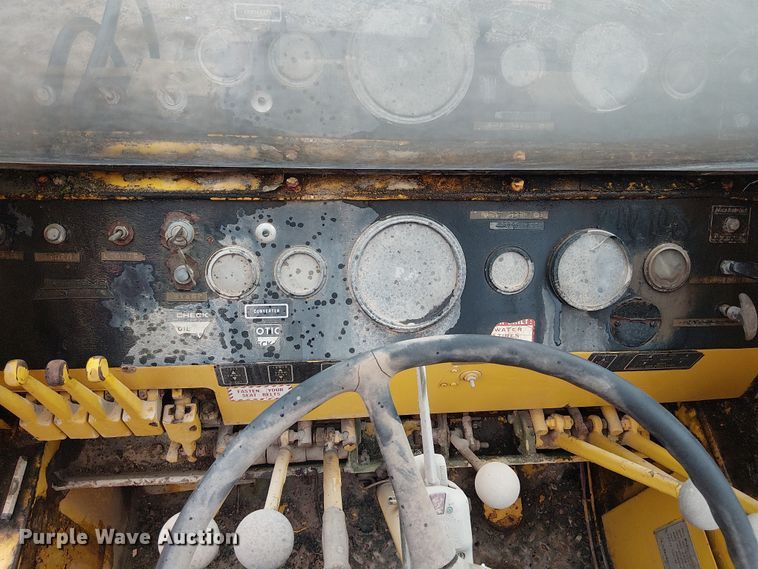 image for item EE1433 P&H crane truck