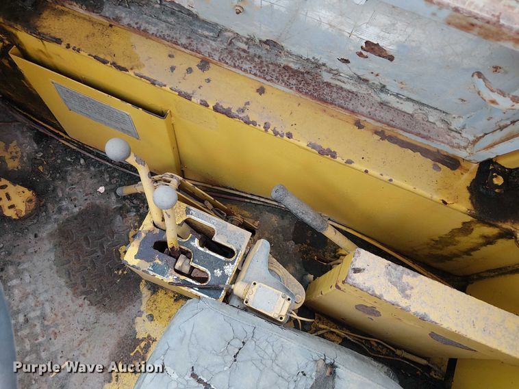 image for item EE1433 P&H crane truck