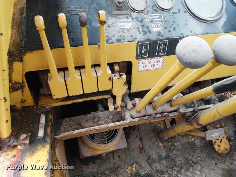 image for item EE1433 P&H crane truck