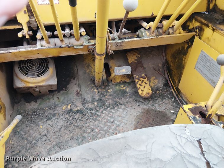 image for item EE1433 P&H crane truck